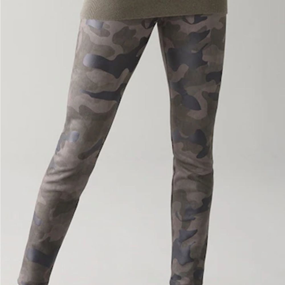 White House Black Market Camo-Print WHBM Runway Leggings - Size 12 Regular